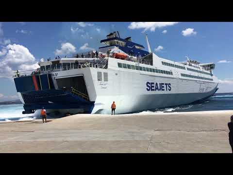 Double arrival of ships in the port of Tinos. (Sea jet and Blue star ferries)