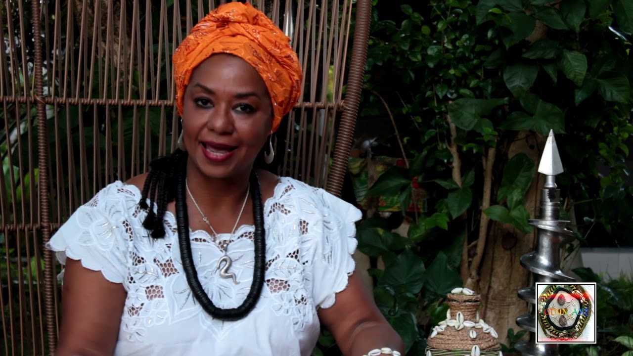 CARGOS NUMA CASA DE CANDOMBLÉ