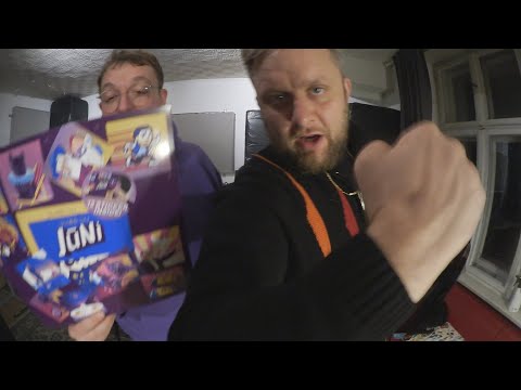 Sieh Fatoni & Panik Panzer dabei zu, wie sie mit den Extra Stickern mein Vinyl Album verkünstlern