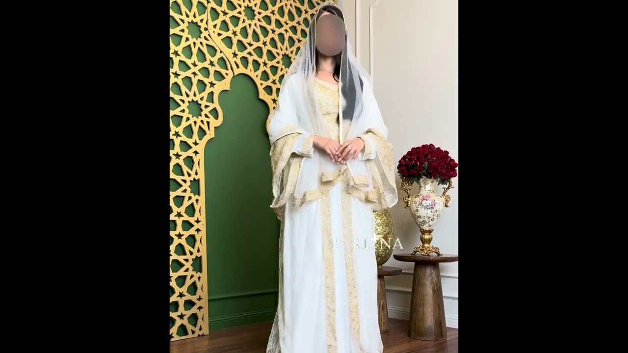 جلابية بيضاء فاخرة مزينة بأطراف ذهبية - S