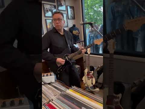 Fred Armisen at Run Out Groove Records , Burbank  Pocket Calculator   Kraftwerk