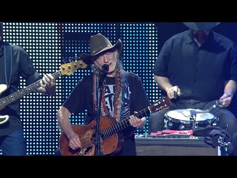Willie Nelson & Family – On the Road Again (Live at Farm Aid 2016)