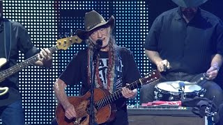 Willie Nelson & Family – On the Road Again (Live at Farm Aid 2016)