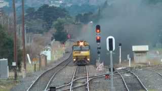 preview picture of video 'Newcastle to Perth steel train at Moss Vale, NSW'