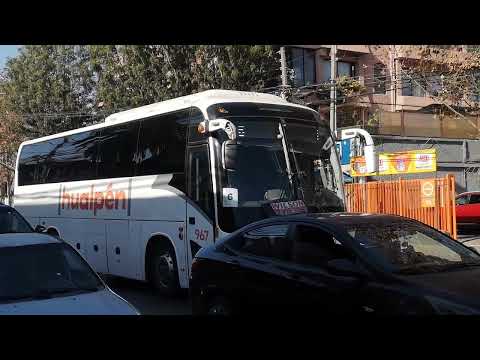 Bus de la empresa Hualpén pasando por el centro de Villa alemana 