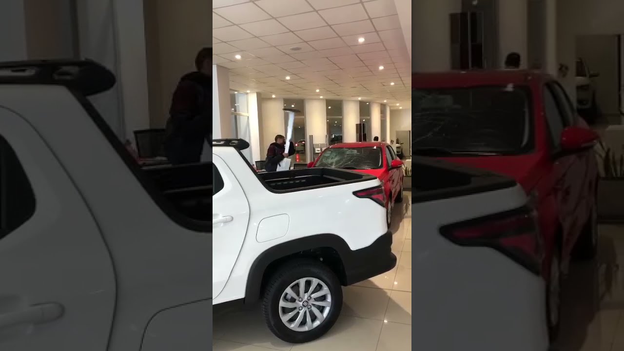 Video: furioso por presunta estafa, un hombre destrozó auto 0Km en una concesionaria
