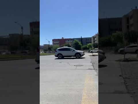 Persigue la municipal a camioneta que invadió carriles en sentido contrario