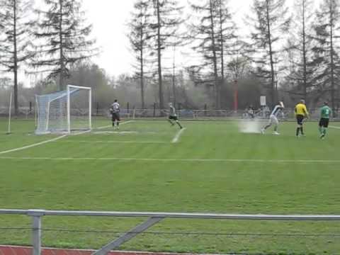 Olza Godów   LKS Skrbeńsko 17 04 2011 Rzut karny dla Olzy