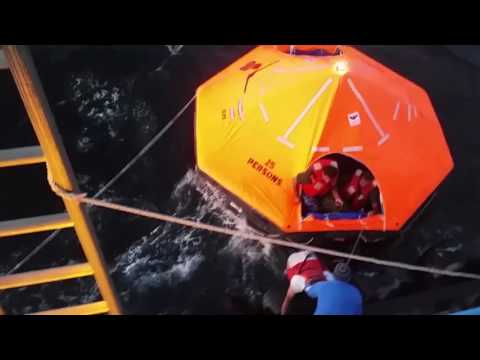 Video: Tugboat hauling space shuttle tank makes dramatic sea rescue