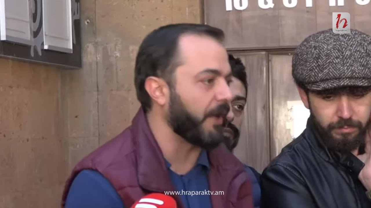 #Ուղիղ. «Գոյի» մուտքը փակել են. Աշխատակիցները թատրոն են մտնում այլ ճանապարհով