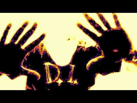 por el suelo (by the eye)