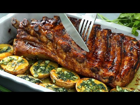 Popolna sočna in nežna rebrca v pečici. Okusno večerjo je enostavno pripraviti.