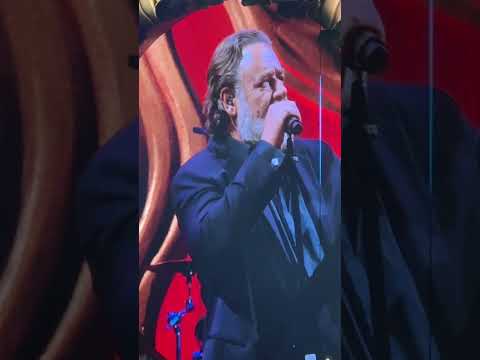 Russell Crowe at Zucchero’s Verona Concert: ‘This Looks Like My Old Office ⚔️