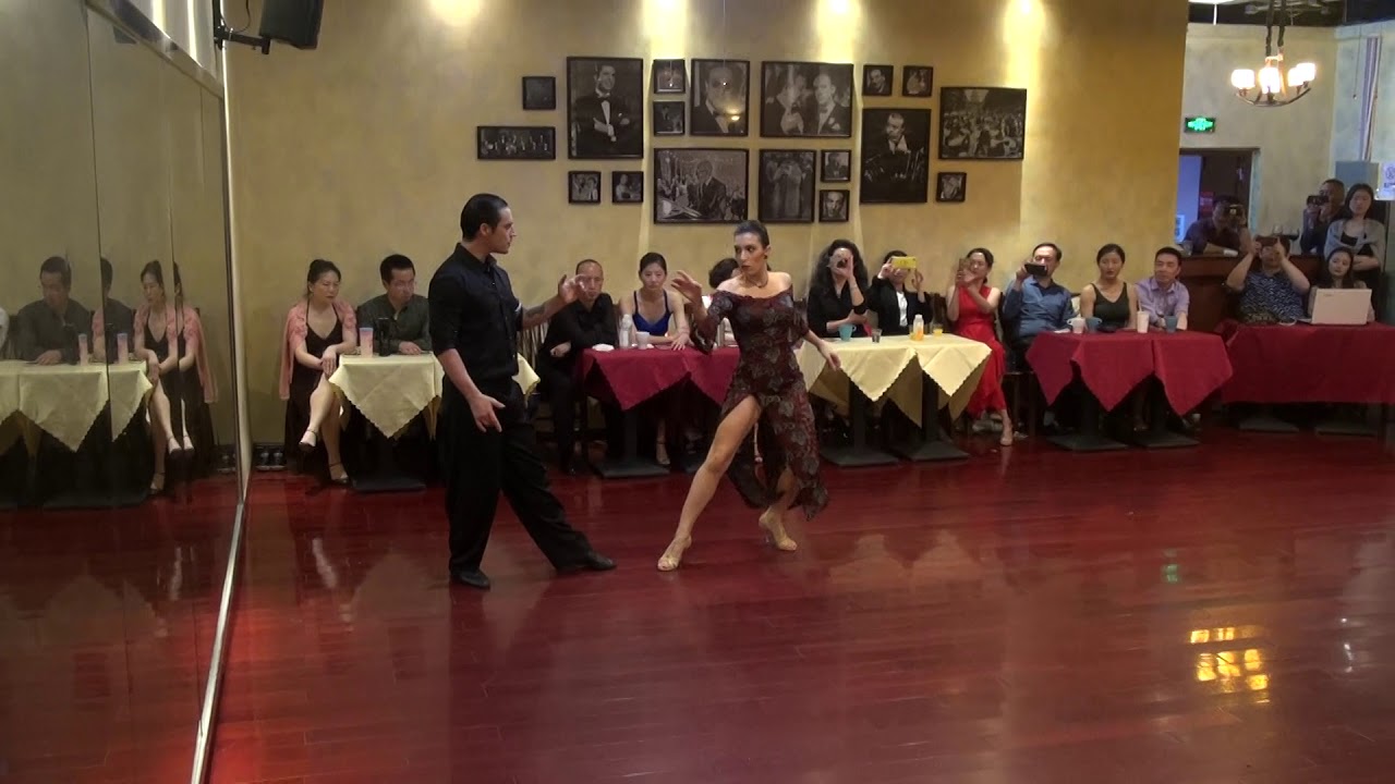 Juan Malizia y Manuela Ross en Chengu Rosa Tango