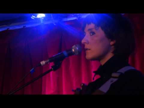Cate Le Bon - Are You With Me Now? (Live) - Sonic, Lyon, FR (2014/02/24)