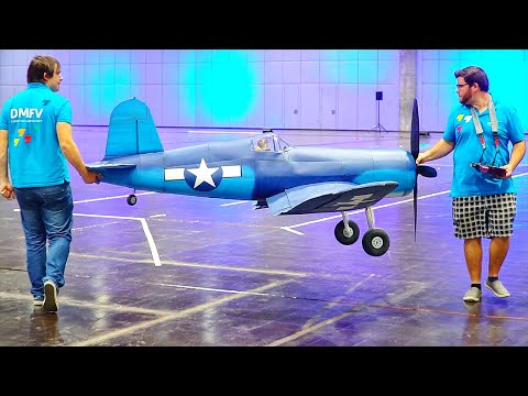 GIANT SUPER LIGHT F4U CORSAIR RC INDOOR 1:4 SCALE MODEL WITH FOLDING WINGS