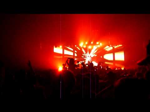 Tiesto - Lethal Industry (Sandro Silva Remix) Live in Edinburgh