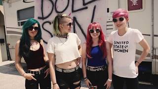 What&#39;s In My Suitcase w/ Doll Skin @ Vans Warped Tour 2017