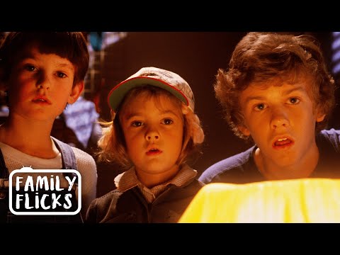 Meeting E.T. For The First Time | E.T. the Extra-Terrestrial (1982) | Family Flicks