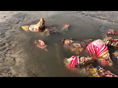 Post-visarjan scenes at Mumbai Beaches will SHOCK you! | Ganpati Visarjan 2018