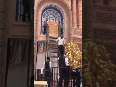 Big Crown Being Installed On Uren Koidesh In The Viznitz Bnei Brak Shul