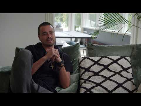 Dinand Woesthoff geëmotioneerd in nieuwe aflevering Rooijakkers over de vloer