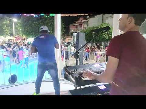 Banda Meninos de show realizado na cidade de Nova Porteirinha MG Date 15/05/26