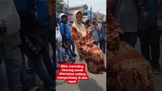 Download lagu Viral!!! Nenek Nenek Mengambang #shorts mp3 Download lagu Viral!!! Nenek Nenek Mengambang #shorts mp3