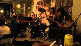 Versão Feminina - Estamos aí