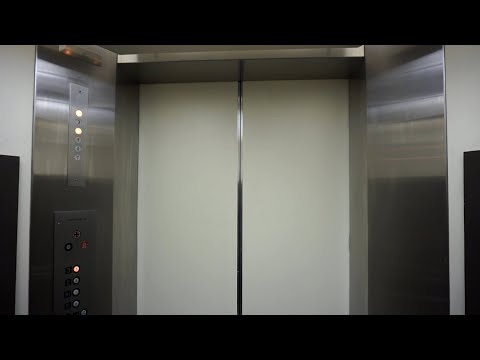 Schumacher traction passenger elevator @ 505 King St, La Crosse, WI