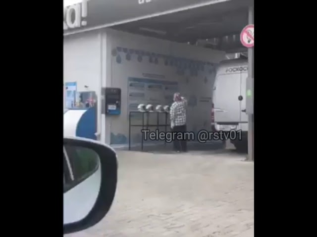 В Ростове на автомойке 12 апреля мыли скафандры под песню 