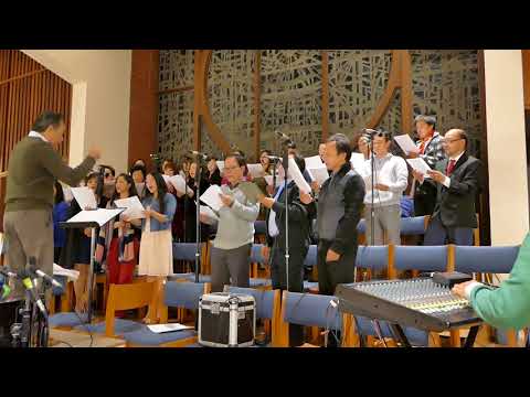Thể hiện bởi Ca đoàn Gloria