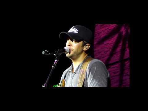 Luke Bryan Q104 HCN  sining solo