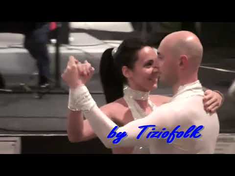 ATOMICA 60 polka di Casadei ballata da EMANUELE E MARIA delle SIRENE DANZANTI a ARENA DEL FOLK 2015