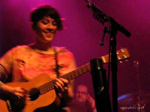 7/18 Tegan & Sara - Tegan Laughs At The Start Of WDTGG @ The Phoenix, Toronto, ON 12/15/12