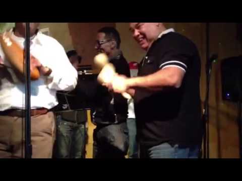 Chino Nunez Y el Maestro Edgardo Morales gozando con Gumby