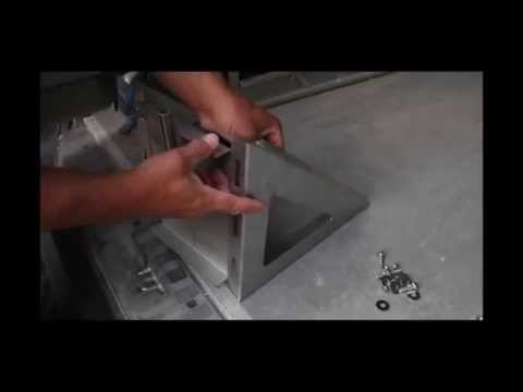 Montage einer Wandkonsole für einen doppelwandigen Edelstahlschornstein