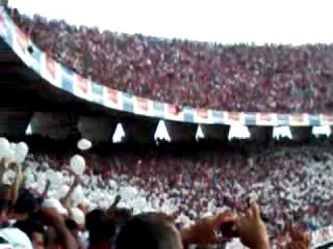 essa torcida é muito apaixonada mesmo linda linda linda