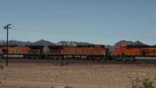 preview picture of video 'Another BNSF intermodal through Cadiz, Ca'