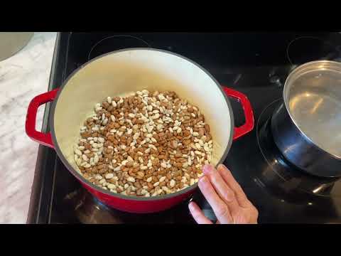 How to make Southern soup beans for dinner | Inexpensive dinner to feed a crowd