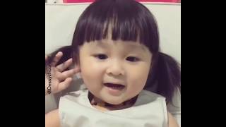 Download lagu LUCU, Bayi ini belajar menyebutkan nama-nama buah mp3