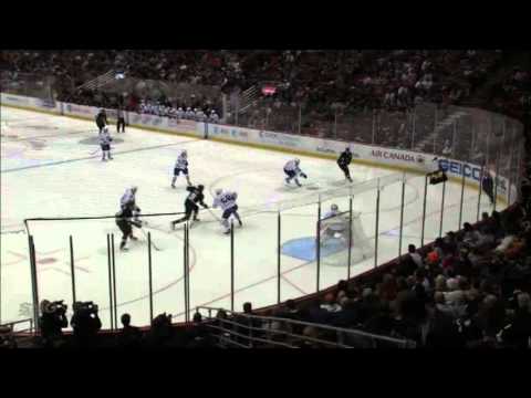 Tyler Bozak 2nd Goal - Leafs 4 at Ducks 2 - 11.27.11 (HQ)