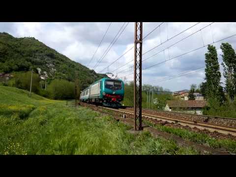 IL SALUTO DEL REGIONALE IN TRANSITO NEL CURVONE DI RIGOROSO.(AL) 15 - 4 - 2017