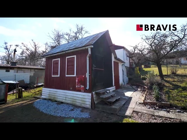 Prodej chatky s hezkou zahradou 1200 m2, Želešice u Brna, studna, elektřina, ovocné stromy.