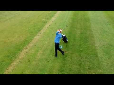 Golf-Training auf der Range von Anfängern und Fortgeschrittenen