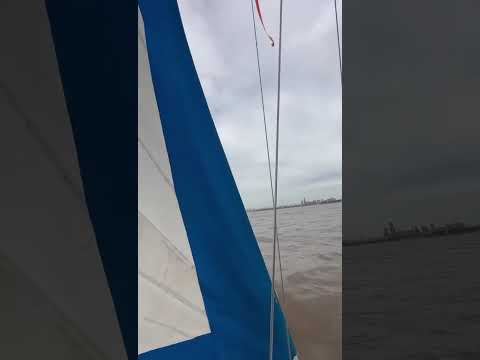 Carlos Wiesse navegando en el río de la Plata - Buenos Aires, Argentina
