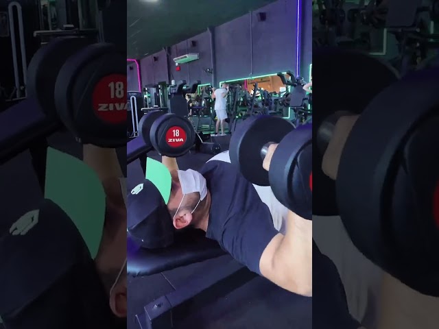 Treino de peito realizado em um pacote de conteúdo semestral para um personal trainer. 