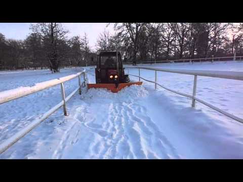 ČELNÍ SNĚHOVÁ ŠÍPOVÁ RADLICE RS 300/PX1.avi