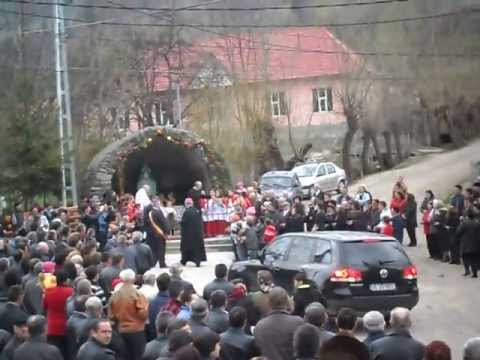 SAM1341LITURGHIE LA BISERICA ROMANO CATOLICA CIUGHES PALANCA APRILIE 2013