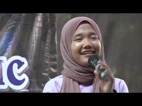 Dengan suara yg sangat merdu,Ina Permatasari mampu bikin tuan rumah naik k.panggung untuk nyawer.